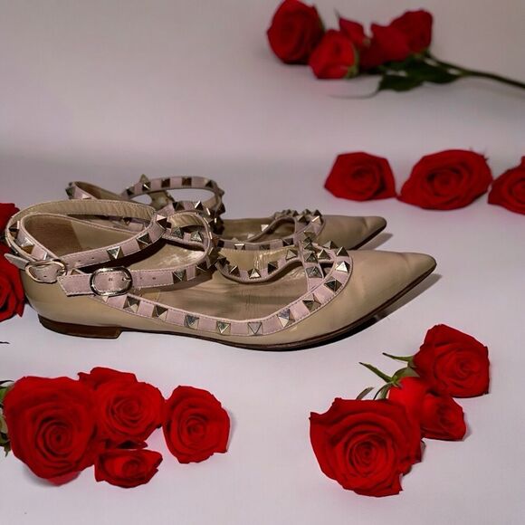 Valentino Garavani Rock Stud ankle wrap flats. Nude beige tan. Size 36 1/2 - Picture 16 of 16